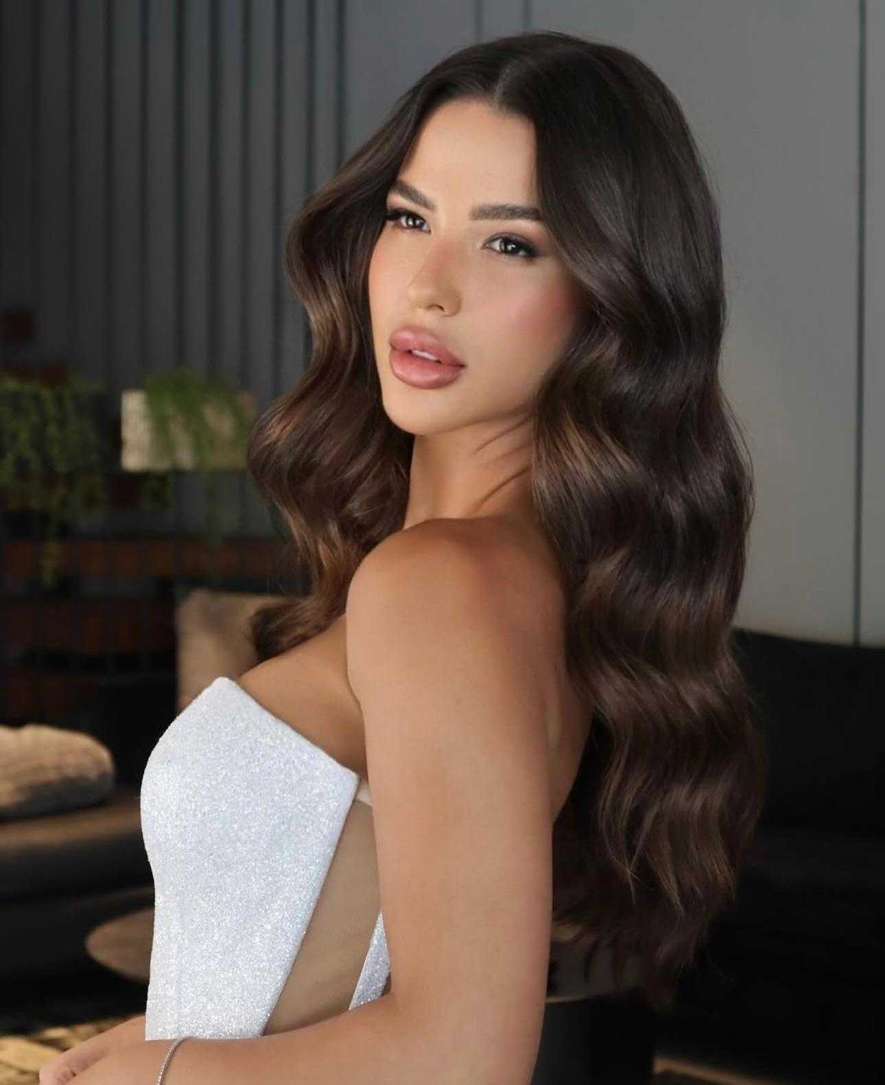 צמות דקיקות עם שזיף פרחים